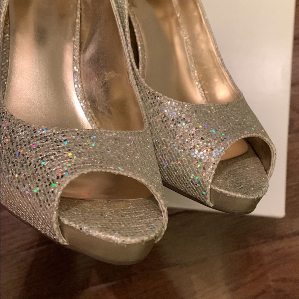 Sparkly shoe